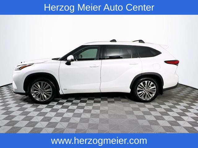 2022 Toyota Highlander Hybrid Platinum