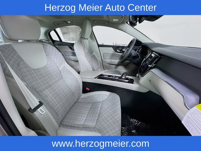 2024 Volvo S60 B5 Core Dark Theme