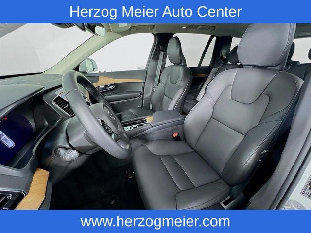 2025 Volvo XC90 B6 Plus 7-Seater