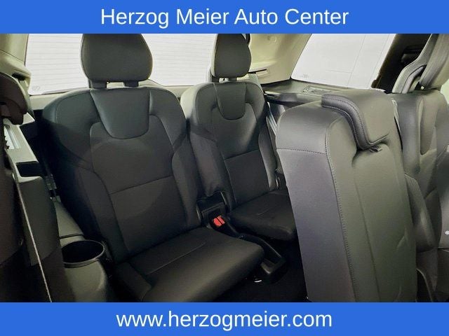 2025 Volvo XC90 B6 Plus 7-Seater