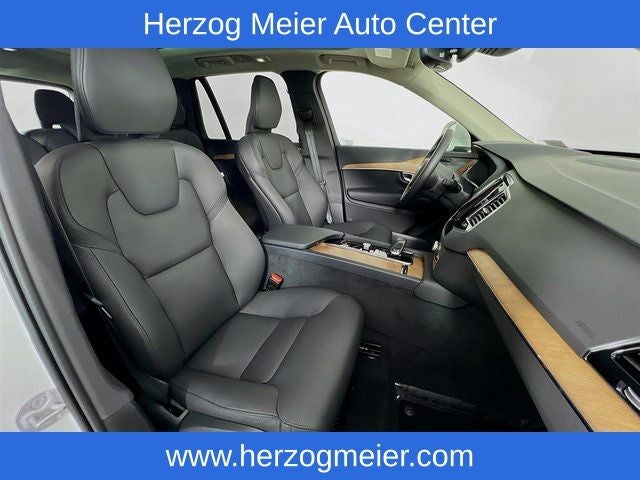 2025 Volvo XC90 B6 Plus 7-Seater