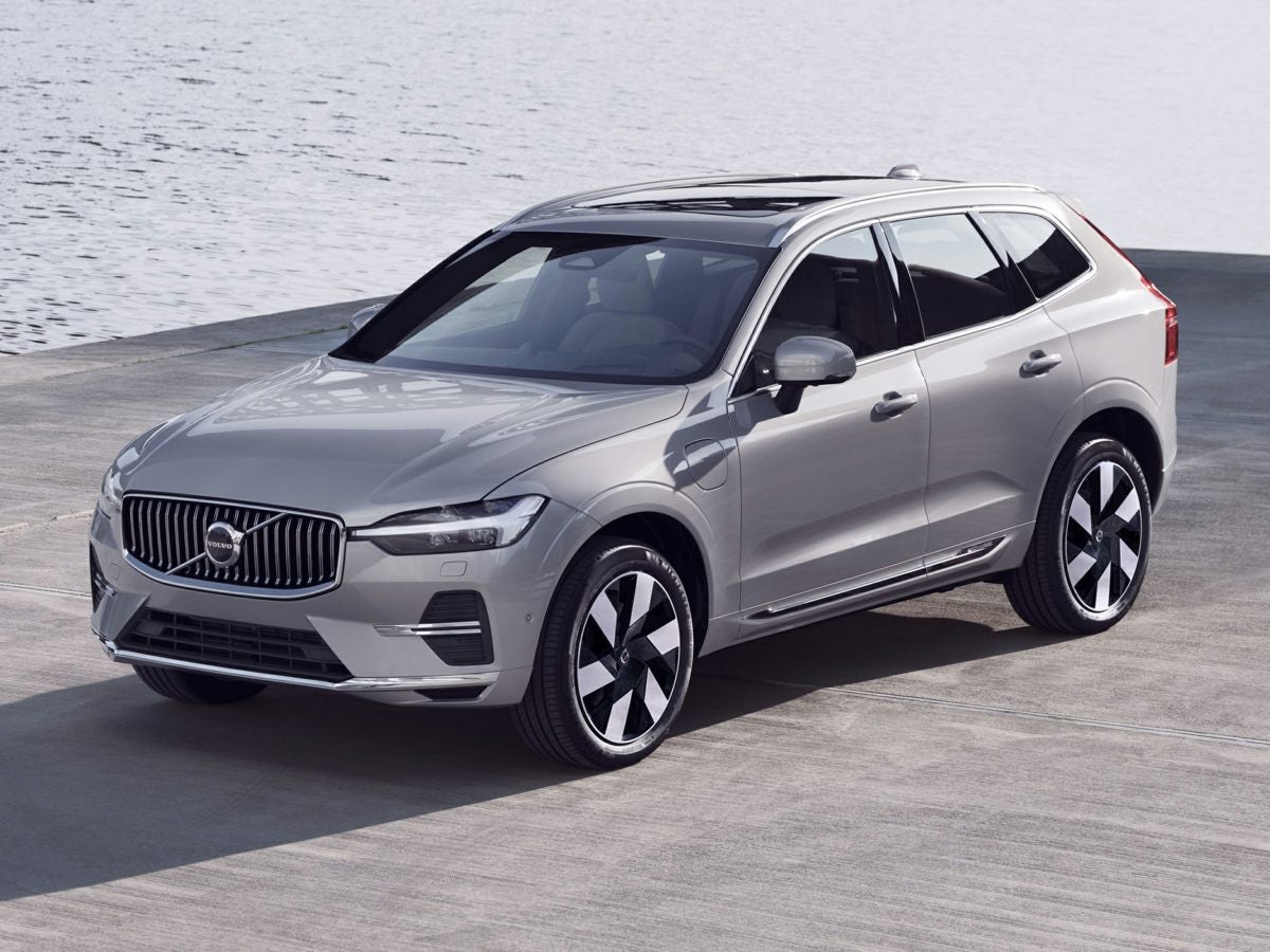 2023 Volvo XC60 Recharge Plug-In Hybrid T8 Plus Dark Theme