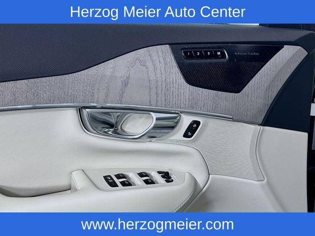 2025 Volvo XC90 Plug-In Hybrid T8 Plus 7 Passenger