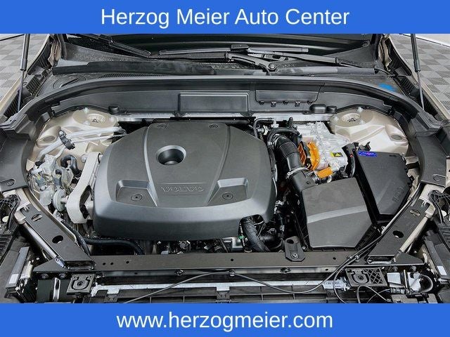 2025 Volvo XC60 Plug-In Hybrid T8 Plus