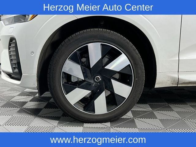 2025 Volvo XC60 Plug-In Hybrid T8 Plus