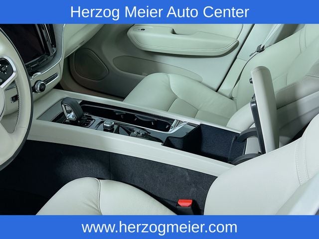 2025 Volvo XC60 Plug-In Hybrid Plus