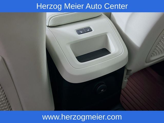 2025 Volvo XC60 Plug-In Hybrid Plus