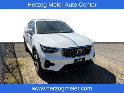 2025 Volvo XC40 B5 Plus Bright Theme