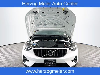 2025 Volvo XC40 B5 Plus Bright Theme
