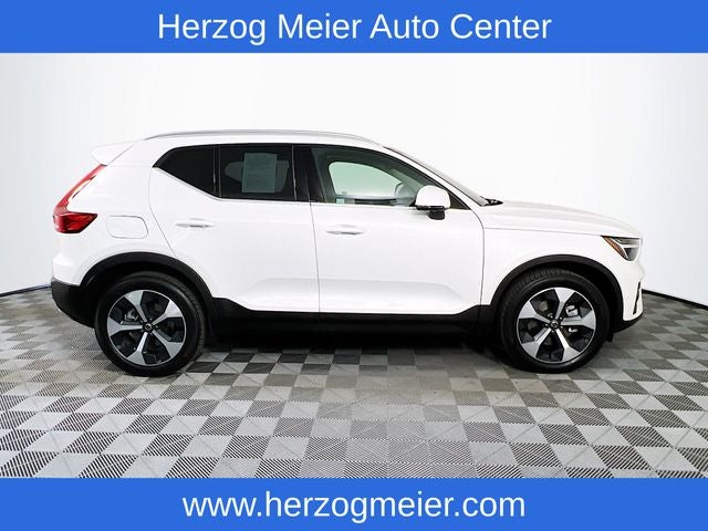 2025 Volvo XC40 B5 Plus Bright Theme