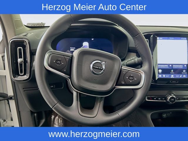 2025 Volvo XC40 B5 Plus Bright Theme