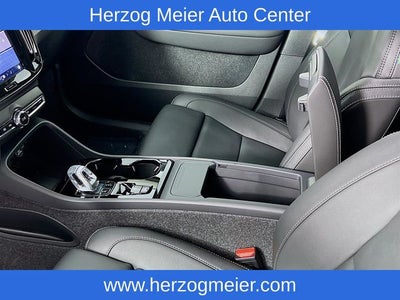 2025 Volvo XC40 B5 Plus Bright Theme