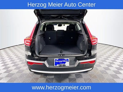 2025 Volvo XC40 B5 Plus Bright Theme