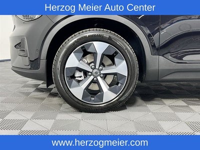 2025 Volvo XC40 B5 Plus Bright Theme