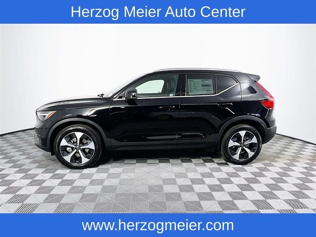 2025 Volvo XC40 B5 Plus Bright Theme