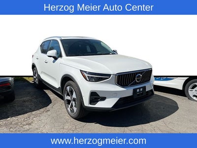 2025 Volvo XC40 B5 Plus Bright Theme