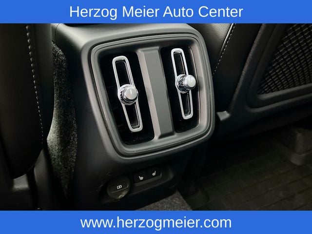 2025 Volvo XC40 B5 Core