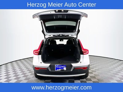 2025 Volvo XC40 B5 Core