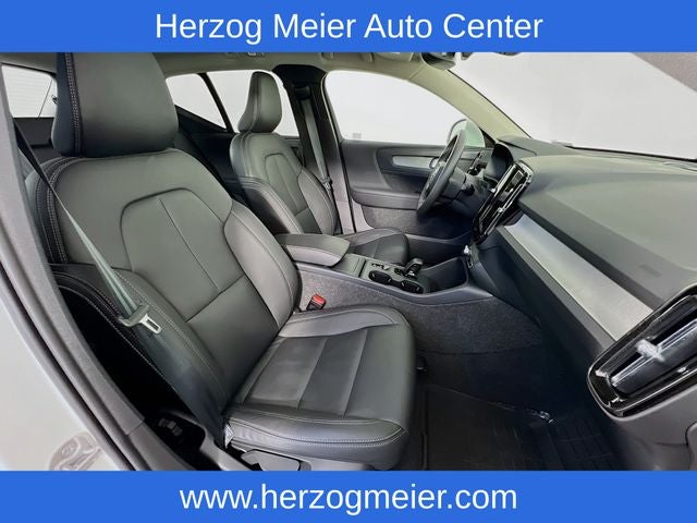 2025 Volvo XC40 B5 Core