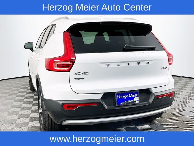 2025 Volvo XC40 B5 Core