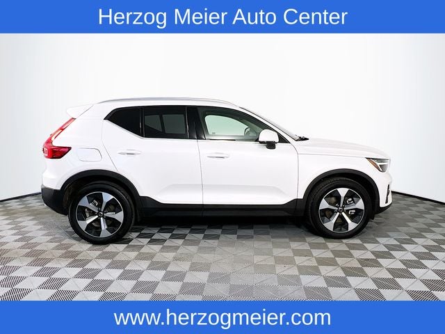 2025 Volvo XC40 B5 Core
