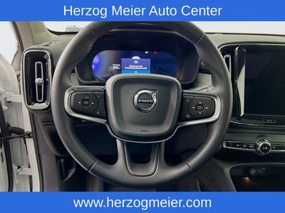 2025 Volvo XC40 B5 Core