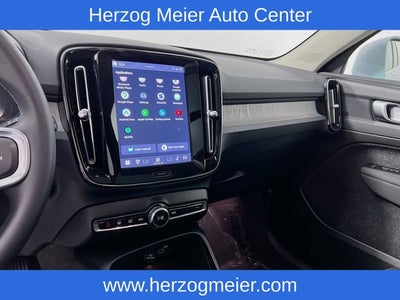 2025 Volvo XC40 B5 Core
