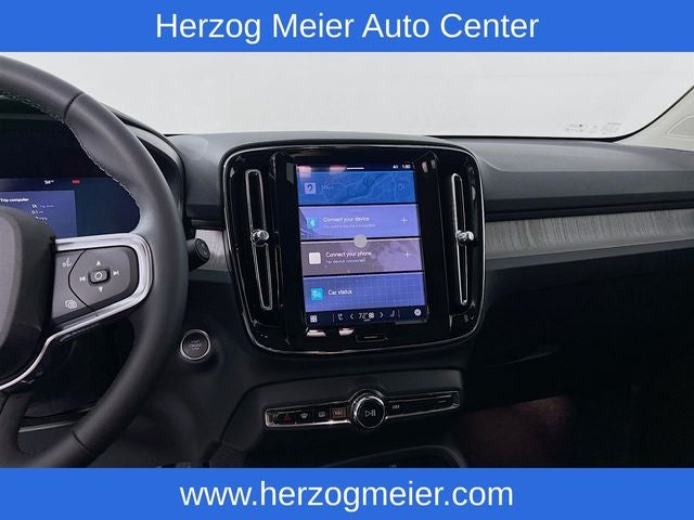 2025 Volvo XC40 B5 Core