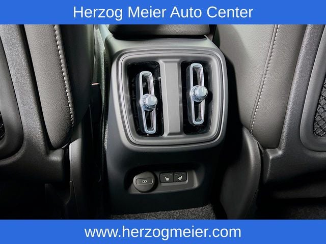 2025 Volvo XC40 B5 Core