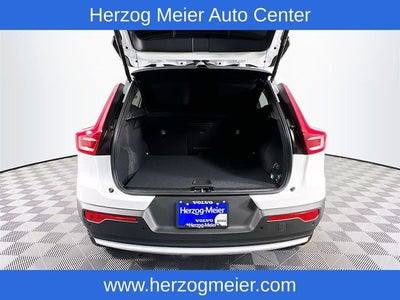 2025 Volvo XC40 B5 Core