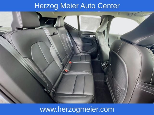 2025 Volvo XC40 B5 Core