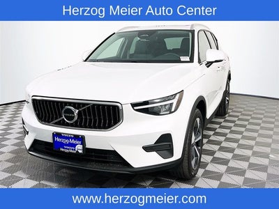 2025 Volvo XC40 B5 Core