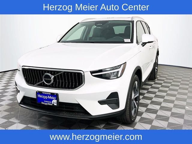 2025 Volvo XC40 B5 Core