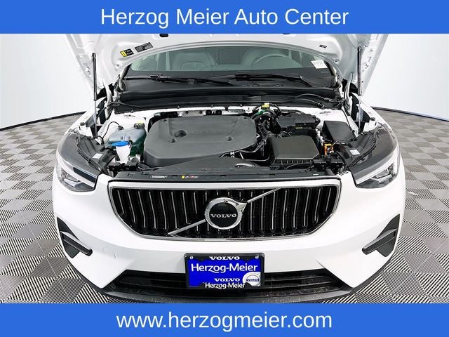 2025 Volvo XC40 B5 Core