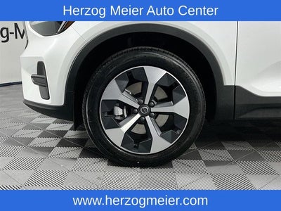 2025 Volvo XC40 B5 Core