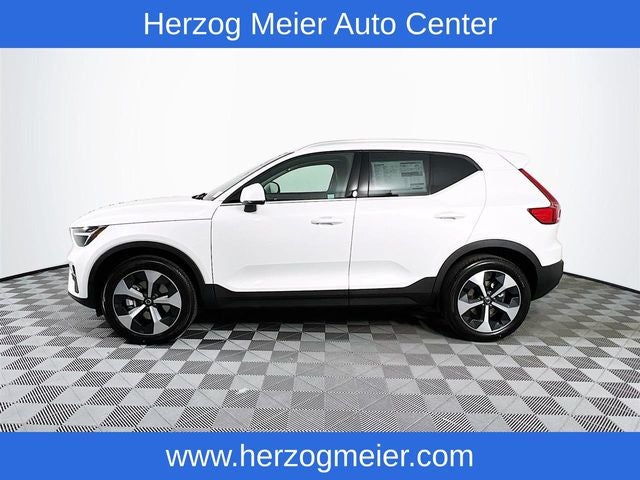 2025 Volvo XC40 B5 Core