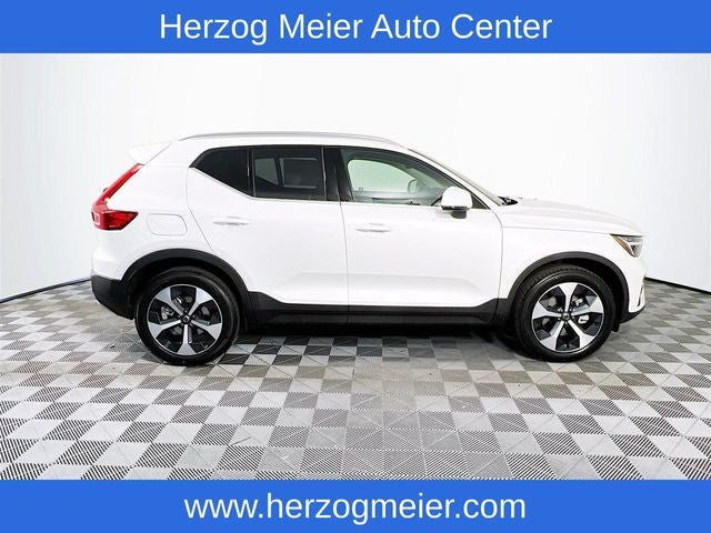 2025 Volvo XC40 B5 Core