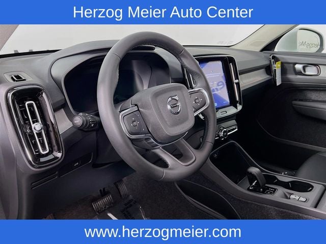 2025 Volvo XC40 B5 Core