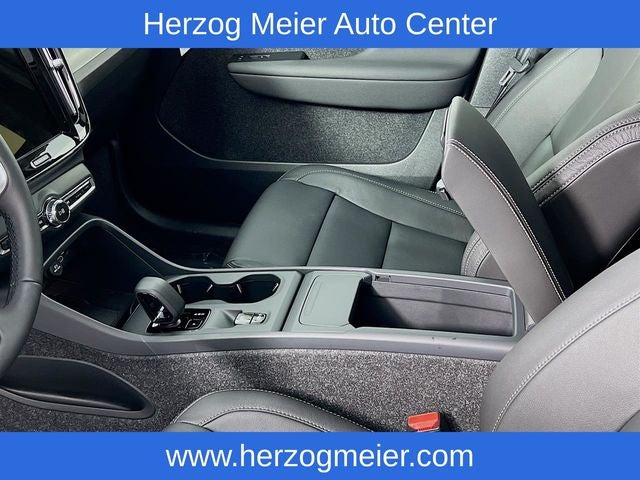 2025 Volvo XC40 B5 Core