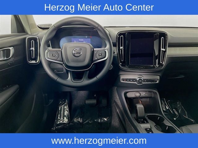 2025 Volvo XC40 B5 Core