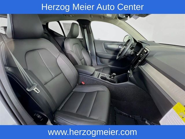 2025 Volvo XC40 B5 Core