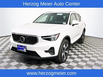 2025 Volvo XC40 B5 Core