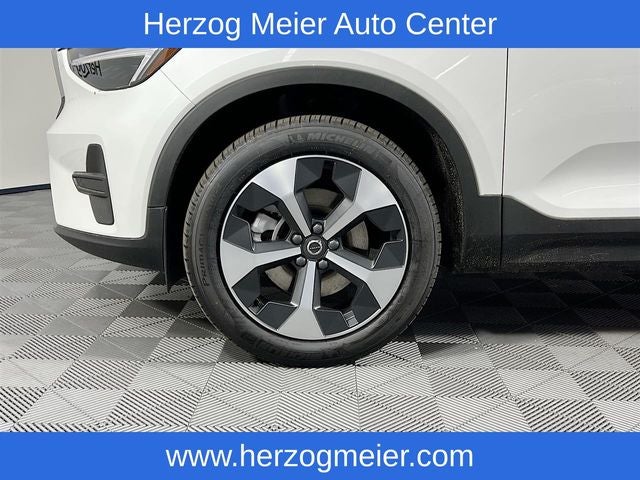 2025 Volvo XC40 B5 Core