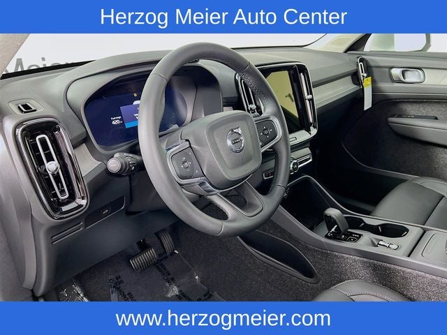 2025 Volvo XC40 B5 Core