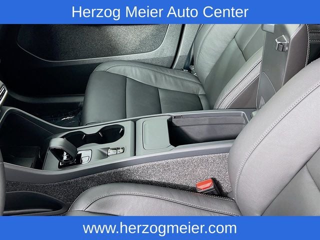 2025 Volvo XC40 B5 Core