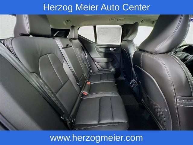 2025 Volvo XC40 B5 Core