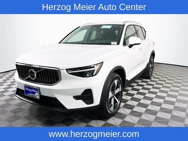2025 Volvo XC40 B5 Core