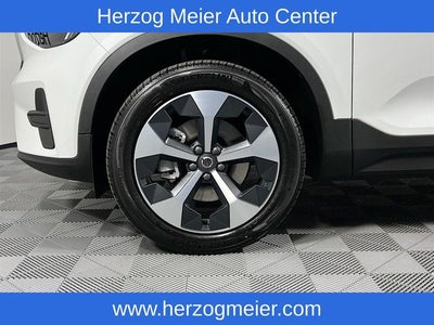 2025 Volvo XC40 B5 Core