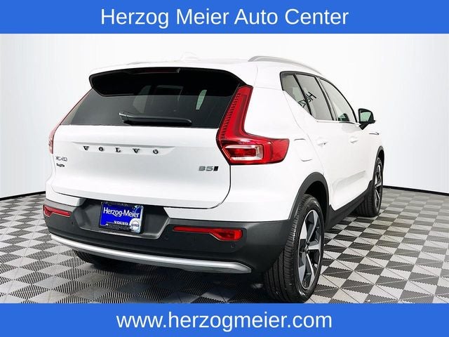 2025 Volvo XC40 B5 Core