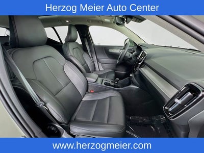 2025 Volvo XC40 B5 Core